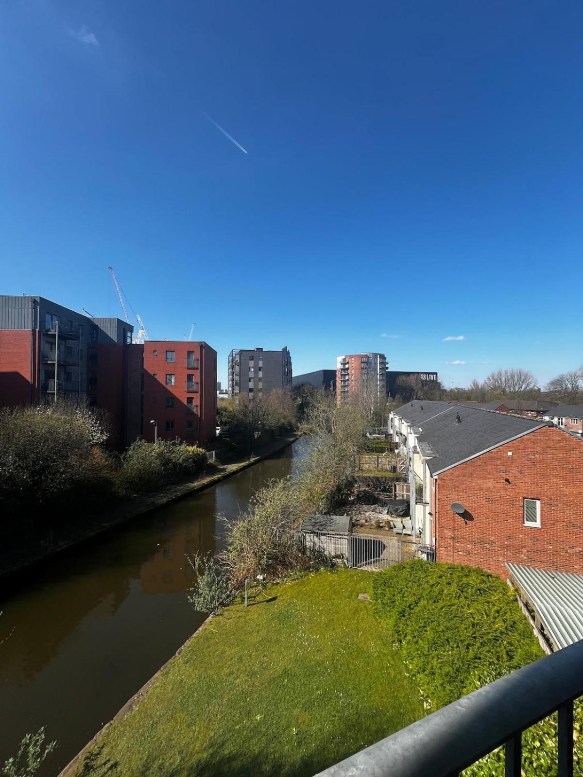 Serene 2-Bed Flat With Canal Views - Coop Live & Ethiad Manchester Exterior foto
