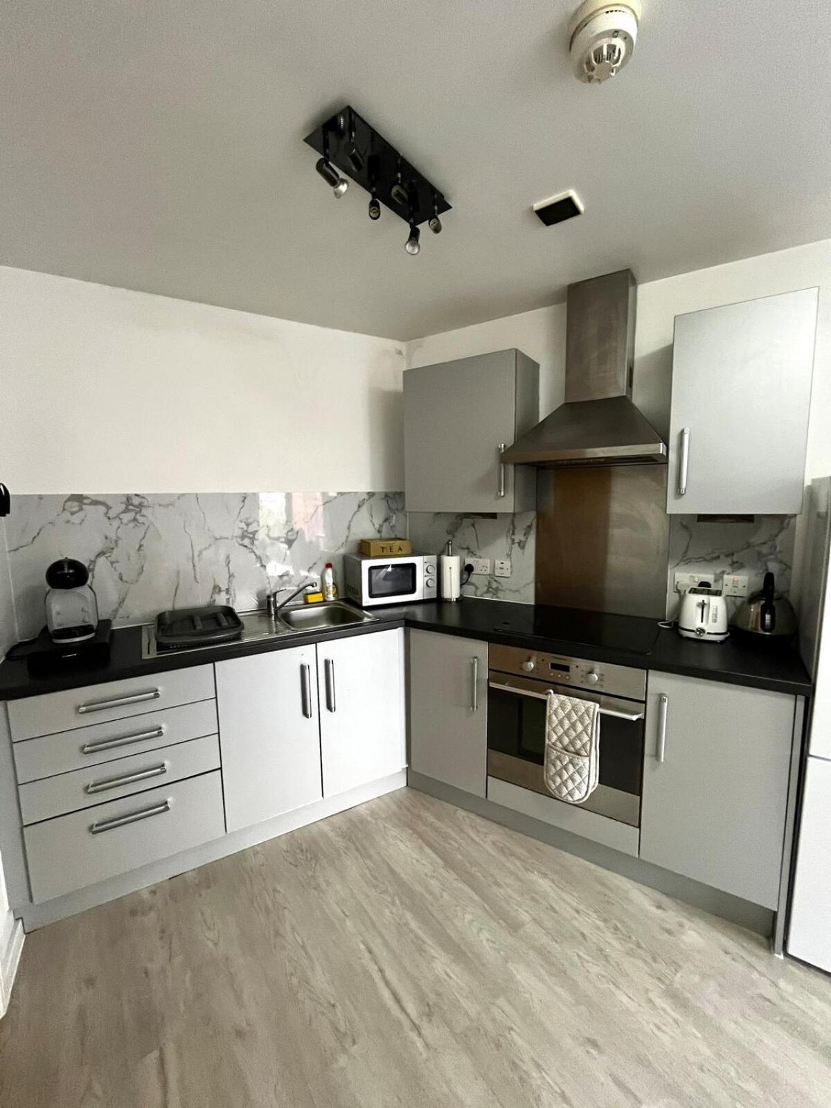 Serene 2-Bed Flat With Canal Views - Coop Live & Ethiad Manchester Exterior foto